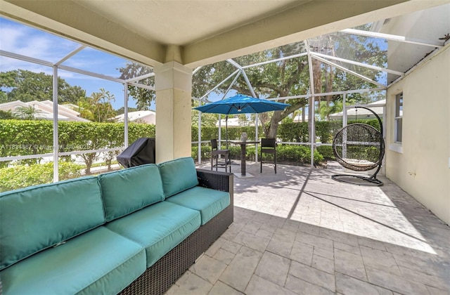 15281 Wilshire Ct, Pembroke Pines, FL 33027 - sunroom / solarium with outdoor lounge area and healthy amount of natural light