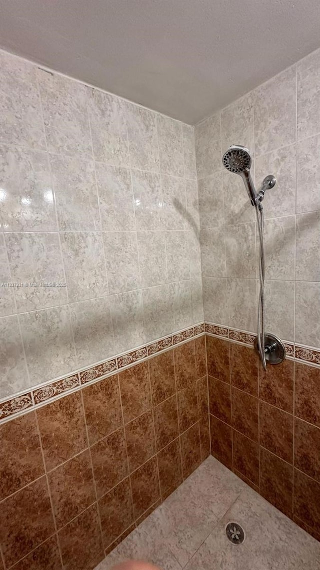 8680 NW 3rd Ln Unit 303, Miami, FL 33126 - bathroom featuring tiled shower