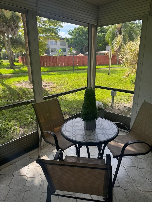 7480 NW 17th St Unit 103, Plantation, FL 33313 - view of sunroom / solarium