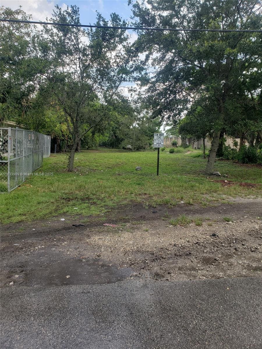 894 SW 9th Ct, Pompano Beach, FL 33060 - view of yard