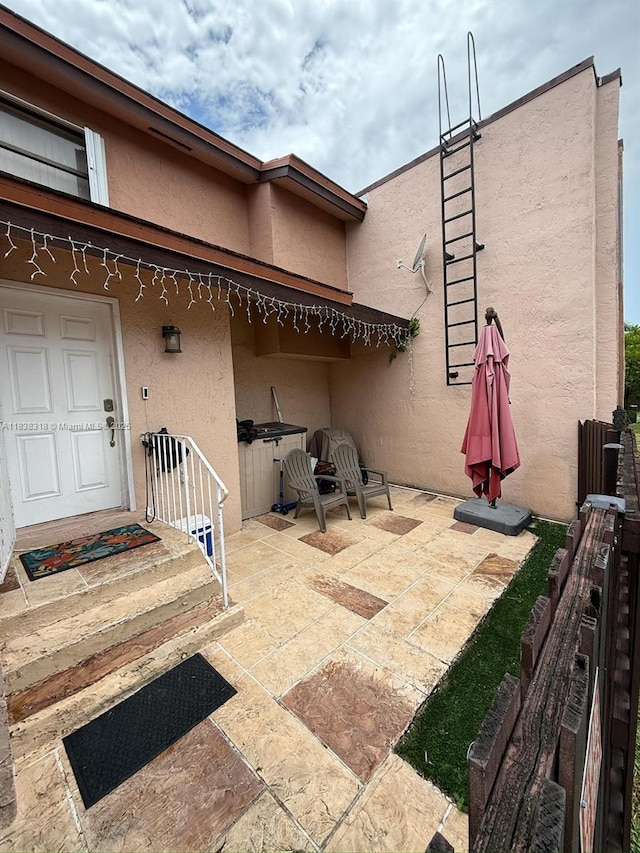575 W Park Dr Unit 202, Miami, FL 33172 - view of patio