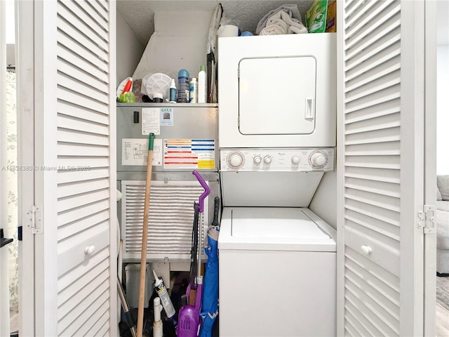 13790 SW 147th Cir Ln Unit 2-9, Miami, FL 33186 - laundry room featuring estacked washer and dryer