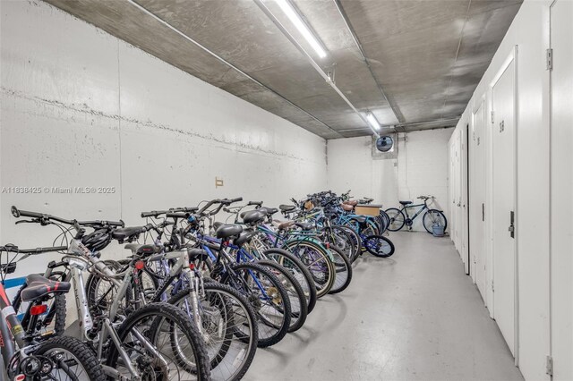 4001 Hillcrest Dr Unit 812, Hollywood, FL 33021 - view of garage