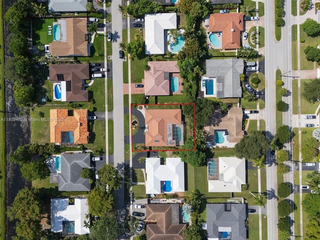 220 SW 75th Ter, Plantation, FL 33317 - aerial view of residential area featuring property boundaries highlighted and a pool area
