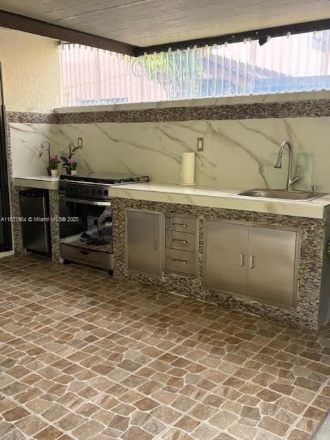 450 SW 89th Ct, Miami, FL 33174 - view of patio featuring an outdoor kitchen