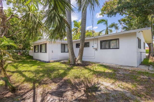 2841 NW 9th Ave, Wilton Manors, FL 33311 - view of front of house featuring stucco siding