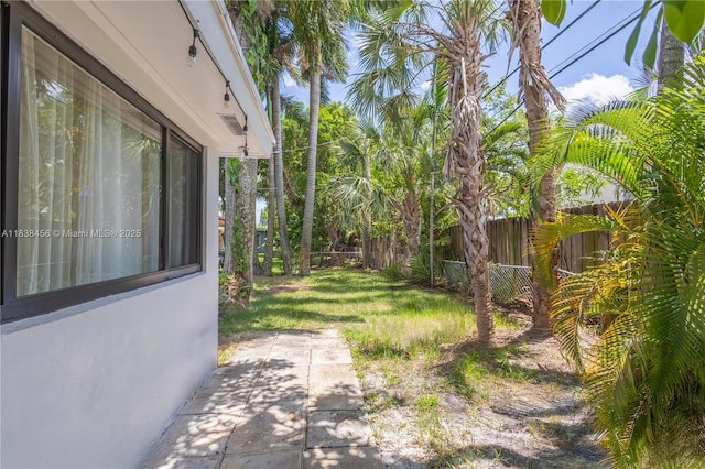 2841 NW 9th Ave, Wilton Manors, FL 33311 - view of yard featuring a patio area