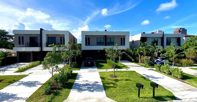 313 SW 10th St Unit B, Fort Lauderdale, FL 33315 - contemporary home featuring stucco siding and a front yard