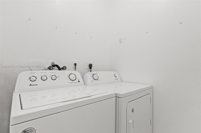 771 SE 2nd St, Homestead, FL 33030 - laundry room featuring washer and dryer
