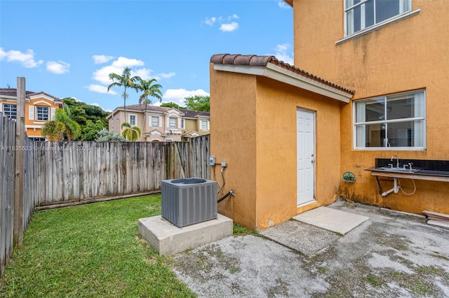 771 SE 2nd St, Homestead, FL 33030 - fenced backyard with a sink