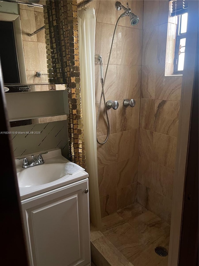 935 SW 72nd Ave, Miami, FL 33144 - bathroom featuring a tile shower and vanity