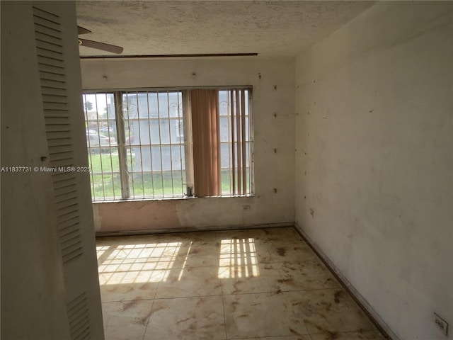 525 NW 16th St, Pompano Beach, FL 33060 - empty room featuring ceiling fan and a textured ceiling