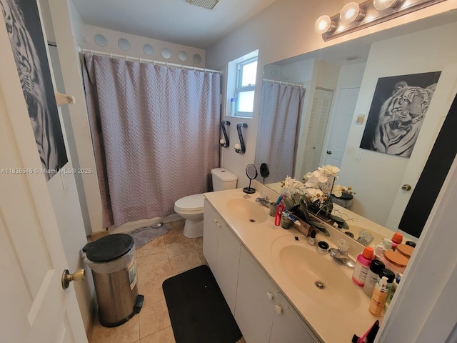 1640 NE 5th St, Homestead, FL 33033 - full bathroom featuring tile patterned flooring, double vanity, and curtained shower