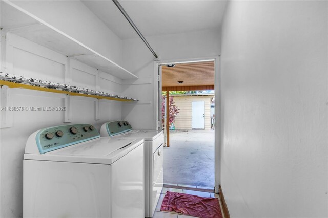 2761 SW 33rd Ct, Miami, FL 33133 - laundry room featuring washing machine and dryer