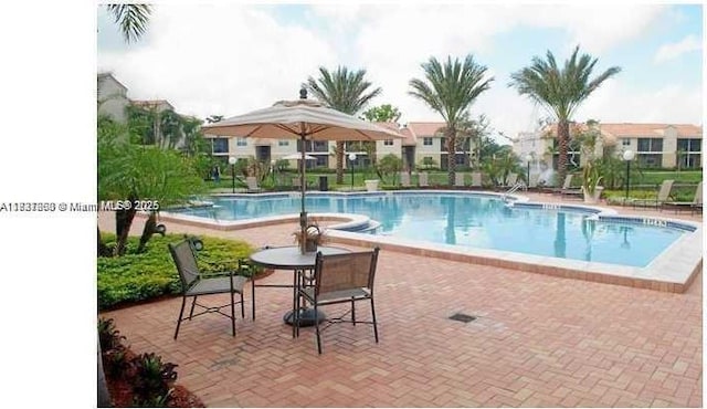 1231 SW 46th Ave Unit 507, Pompano Beach, FL 33069 - community pool with a patio