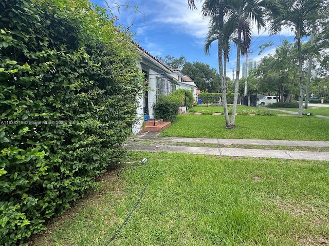 141 SW 20th Rd, Miami, FL 33129 - view of grassy yard