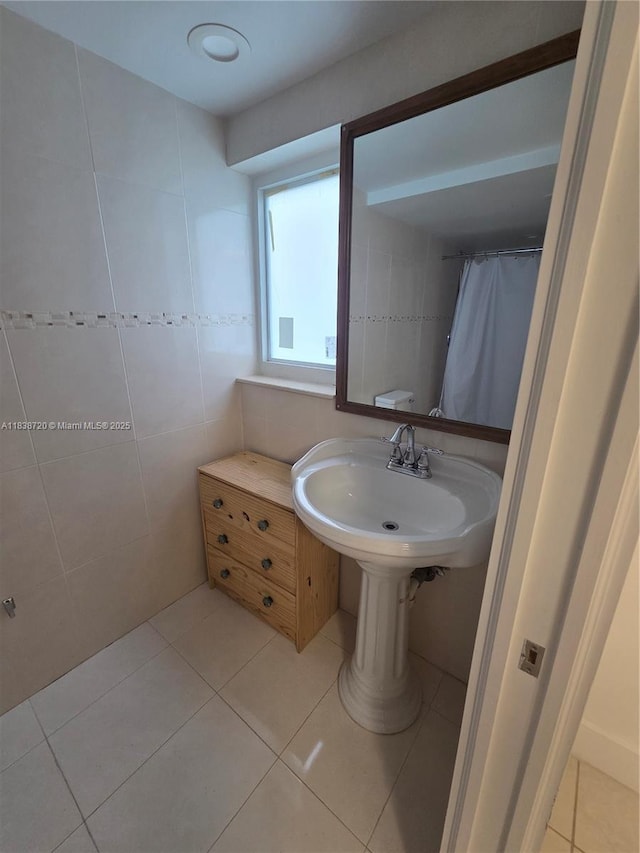 620 NE 12th Ave Unit 101, Hallandale Beach, FL 33009 - full bath with tile patterned floors