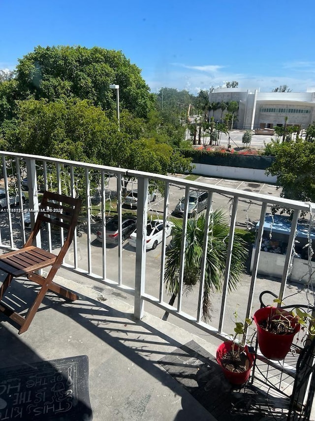 498 NW 165th St Rd Unit D-407, Miami, FL 33169 - view of balcony