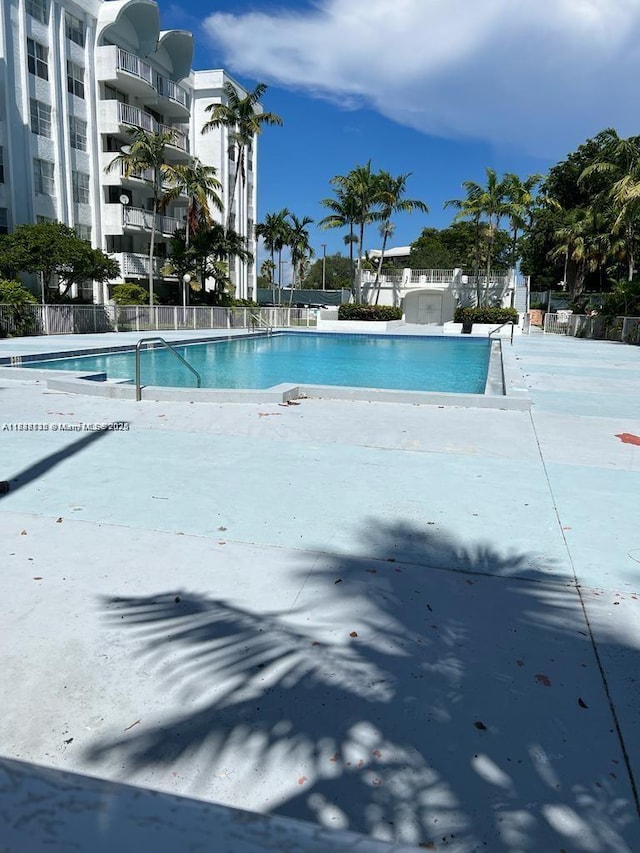 498 NW 165th St Rd Unit D-407, Miami, FL 33169 - view of community pool