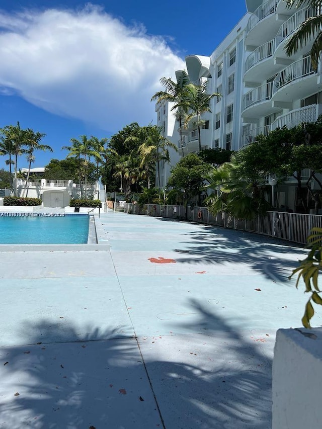 498 NW 165th St Rd Unit D-407, Miami, FL 33169 - view of community pool