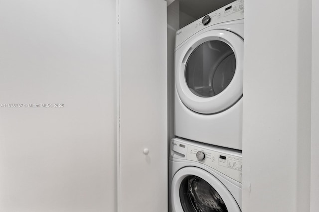 488 NE 18th St Unit 509, Miami, FL 33132 - laundry area with stacked washer and clothes dryer