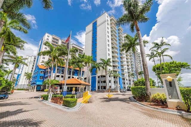 5077 NW 7th St Unit Ph15, Miami, FL 33126 - view of apartment building / complex