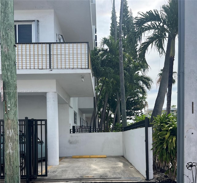 855 Euclid Ave Unit 104, Miami Beach, FL 33139 - view of property exterior featuring a balcony and stucco siding