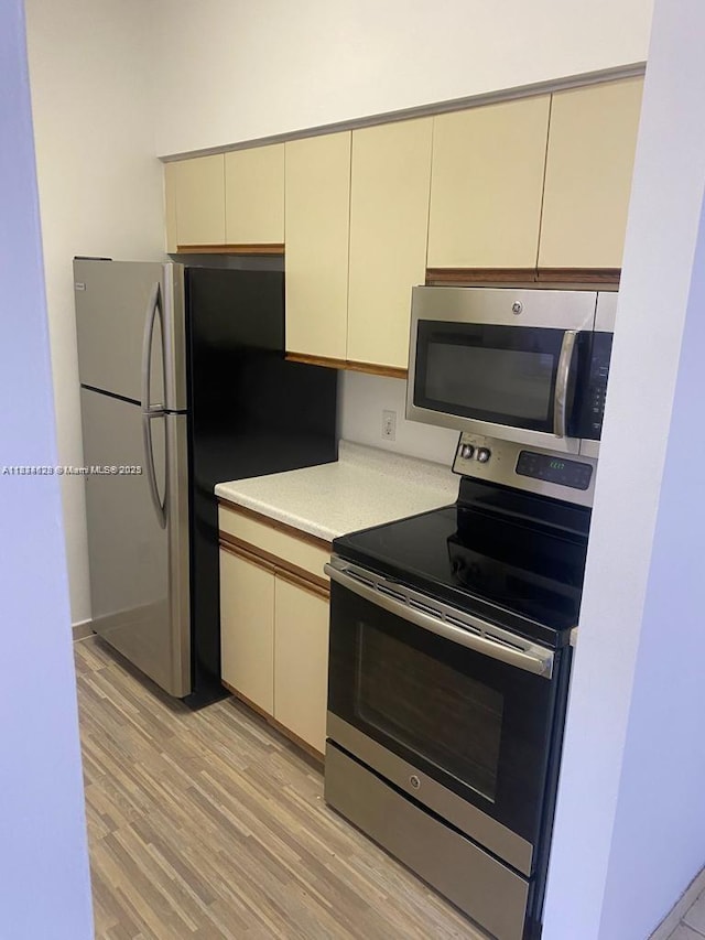 660 Cypress Club Way Unit F11, Deerfield Beach, FL 33064 - kitchen featuring stainless steel appliances, cream cabinets, and light countertops