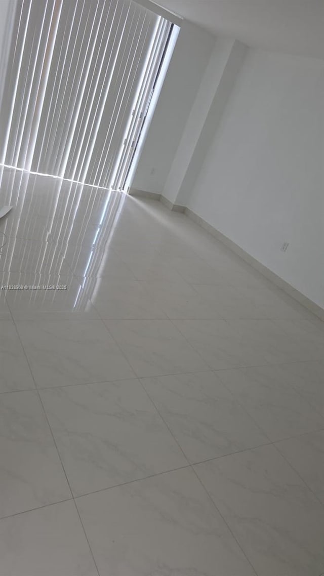1450 Brickell Bay Dr Unit 1402, Miami, FL 33131 - detailed view of baseboards