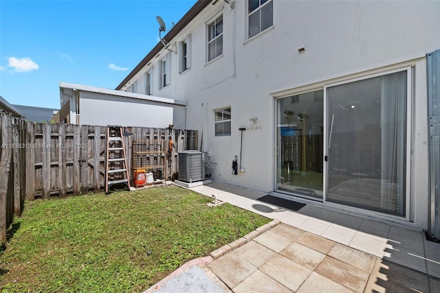 8079 W 36th Ave Unit 6, Hialeah, FL 33018 - view of yard featuring a patio area