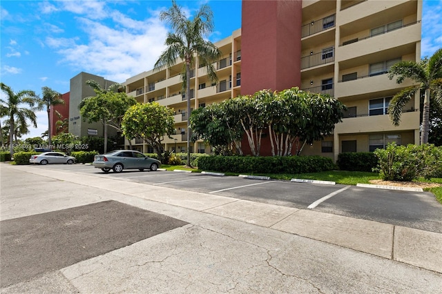 2400 NE 10th St Unit 104, Pompano Beach, FL 33062 - view of apartment building / complex featuring uncovered parking