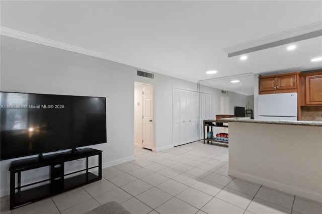 2400 NE 10th St Unit 104, Pompano Beach, FL 33062 - living area with recessed lighting and light tile patterned floors