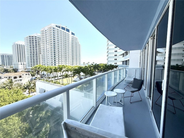 3101 Bayshore Dr Unit 704, Fort Lauderdale, FL 33304 - balcony featuring a city view