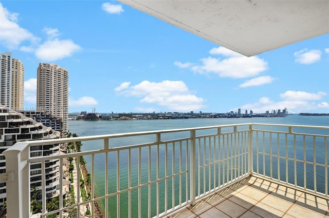 770 Claughton Island Dr Unit 1915, Miami, FL 33131 - balcony featuring a water view and a view of skyline