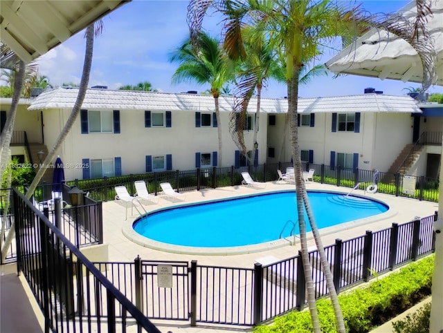 8605 SW 68th Ct Unit 22, Pinecrest, FL 33156 - community pool with a patio area