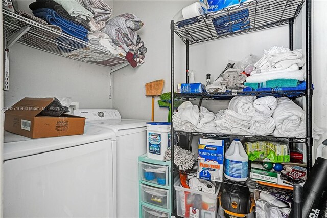 16000 N Miami Ave, Miami, FL 33169 - laundry area featuring washing machine and dryer