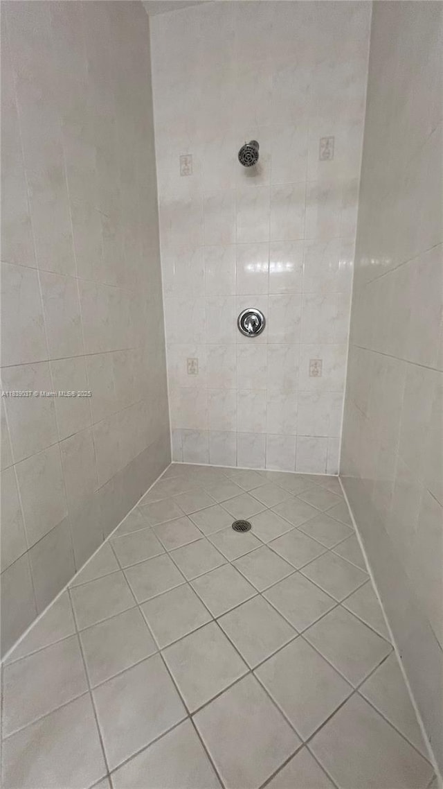 3001 SW 156th Ave, Miami, FL 33185 - bathroom with tile patterned floors, tiled shower, and tile walls