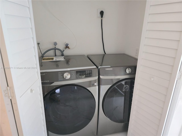 1141 SW 8th Ter, Fort Lauderdale, FL 33315 - laundry room featuring washing machine and clothes dryer