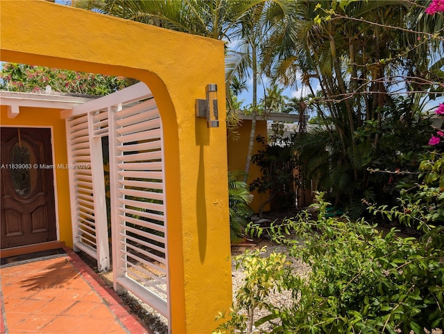 2606 Gulfstream Ln, Fort Lauderdale, FL 33312 - property entrance with stucco siding