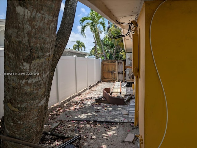 2606 Gulfstream Ln, Fort Lauderdale, FL 33312 - view of patio