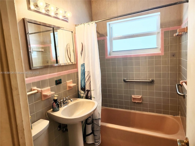 2451 SW 16th St, Fort Lauderdale, FL 33312 - full bathroom featuring shower / bath combo with shower curtain and tile walls