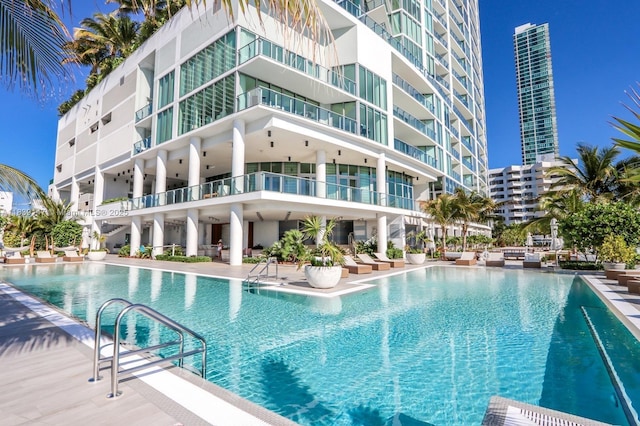 2900 NE 7th Ave Unit 404, Miami, FL 33137 - view of community pool