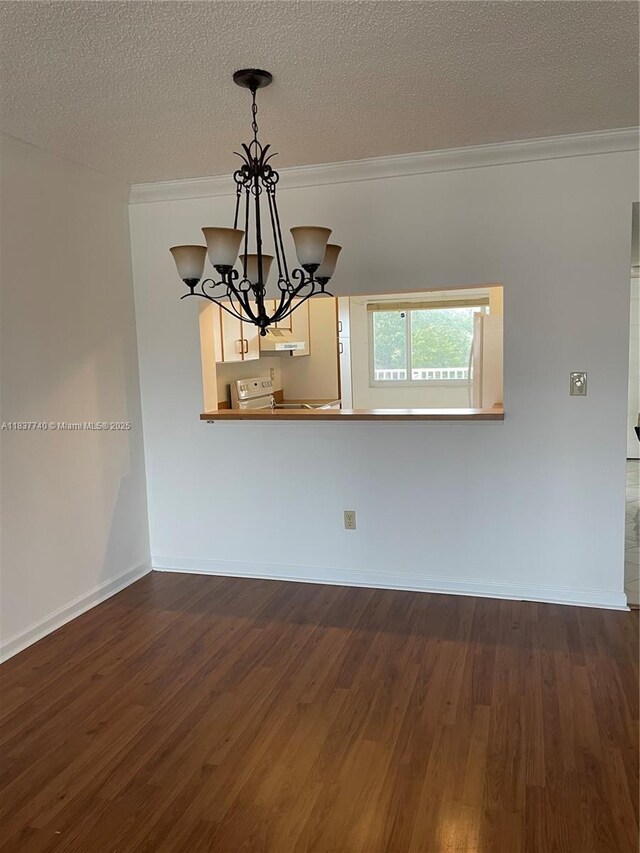 7152 S Devon Dr Unit 304, Tamarac, FL 33321 - spare room featuring crown molding, dark wood-style floors, a chandelier, and a textured ceiling