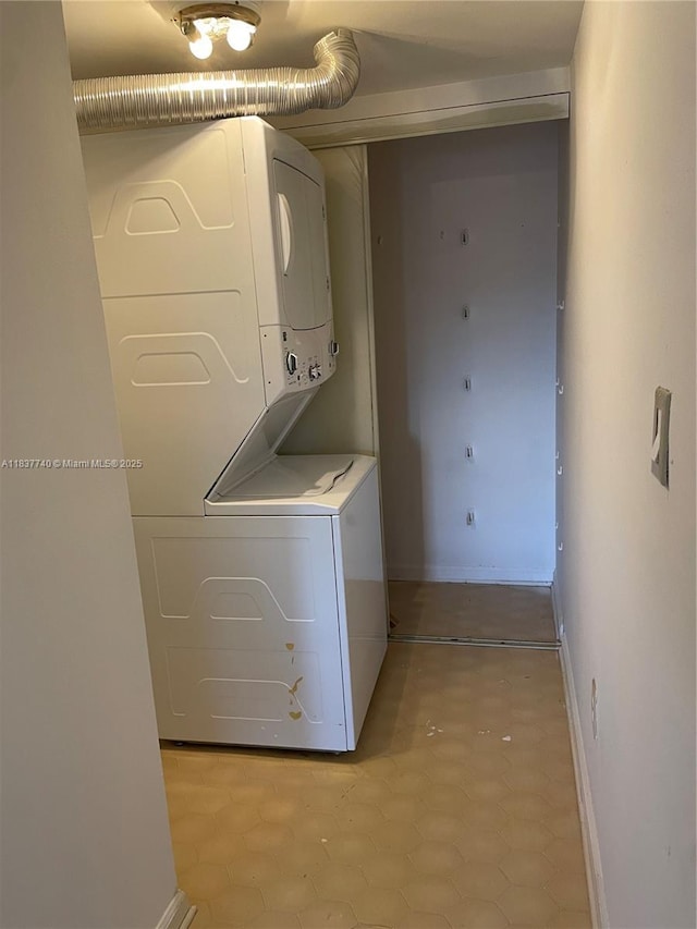 7152 S Devon Dr Unit 304, Tamarac, FL 33321 - laundry room with stacked washing machine and dryer and baseboards