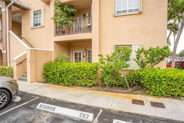 17425 NW 75th Pl Unit 101, Hialeah, FL 33015 - entrance to property with stucco siding and uncovered parking