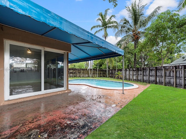 2812 SW 65th Ave, Miramar, FL 33023 - view of pool with a fenced backyard