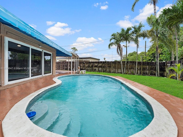 2812 SW 65th Ave, Miramar, FL 33023 - view of pool with a fenced backyard