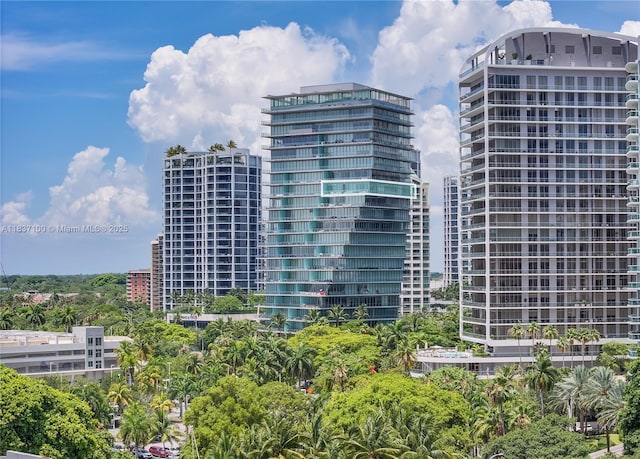 2675 S Bayshore Dr Unit 1601S, Miami, FL 33133 - view of property with a city view
