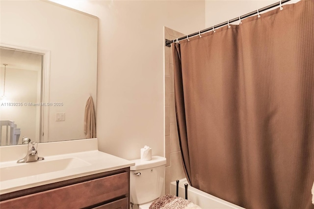 6586 S Anise Ct, Davie, FL 33314 - full bath featuring vanity and shower / tub combo