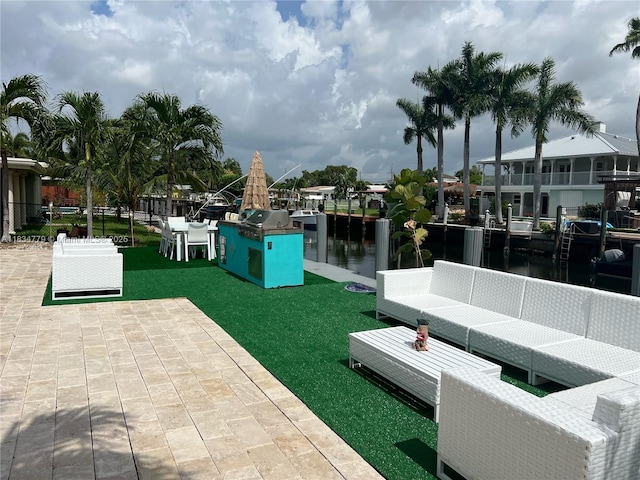 2321 SE 15th St, Pompano Beach, FL 33062 - surrounding community with a water view